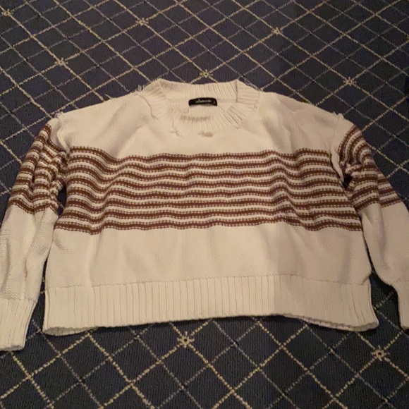 Sweaters - Picture 5 of 6